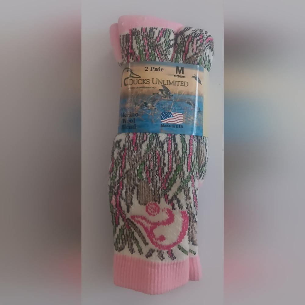 WOMEN'S DUCKS UNLIMITED 4 PAIRS NEW WARM MERINO WOOL- MOISTURE WICKING SOCKS